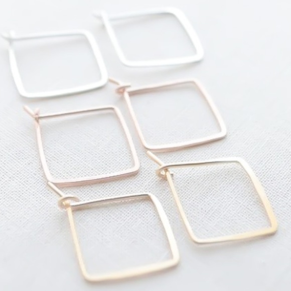 Small sized square shaped hoop earrings in sterling silver gold or rose gold - Picture 2 of 5
